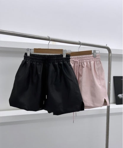 レザーショートパンツ