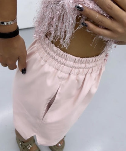 レザーショートパンツ