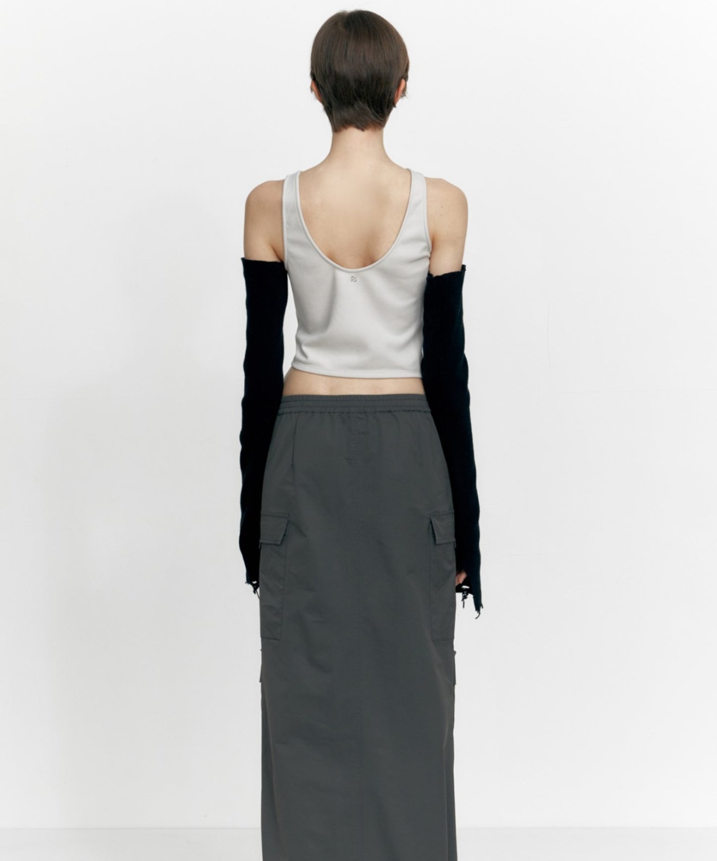 CURVED SLEEVELESS