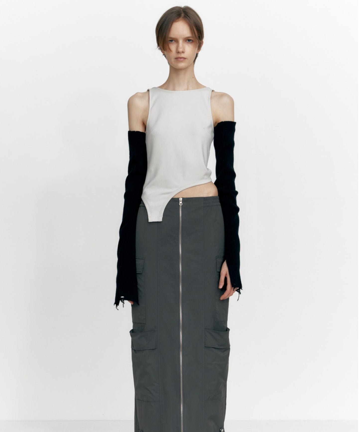 CURVED SLEEVELESS