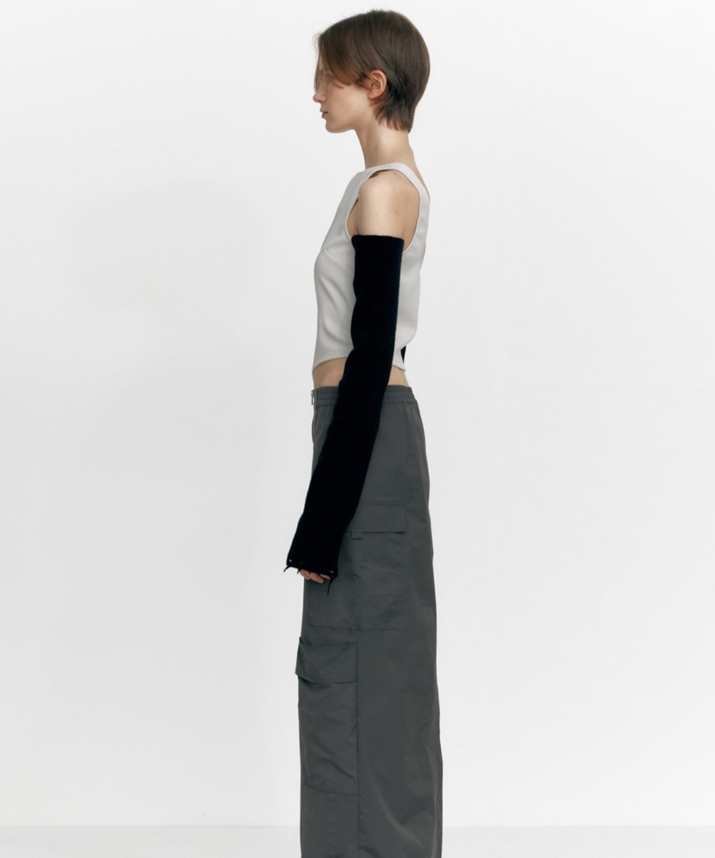 CURVED SLEEVELESS