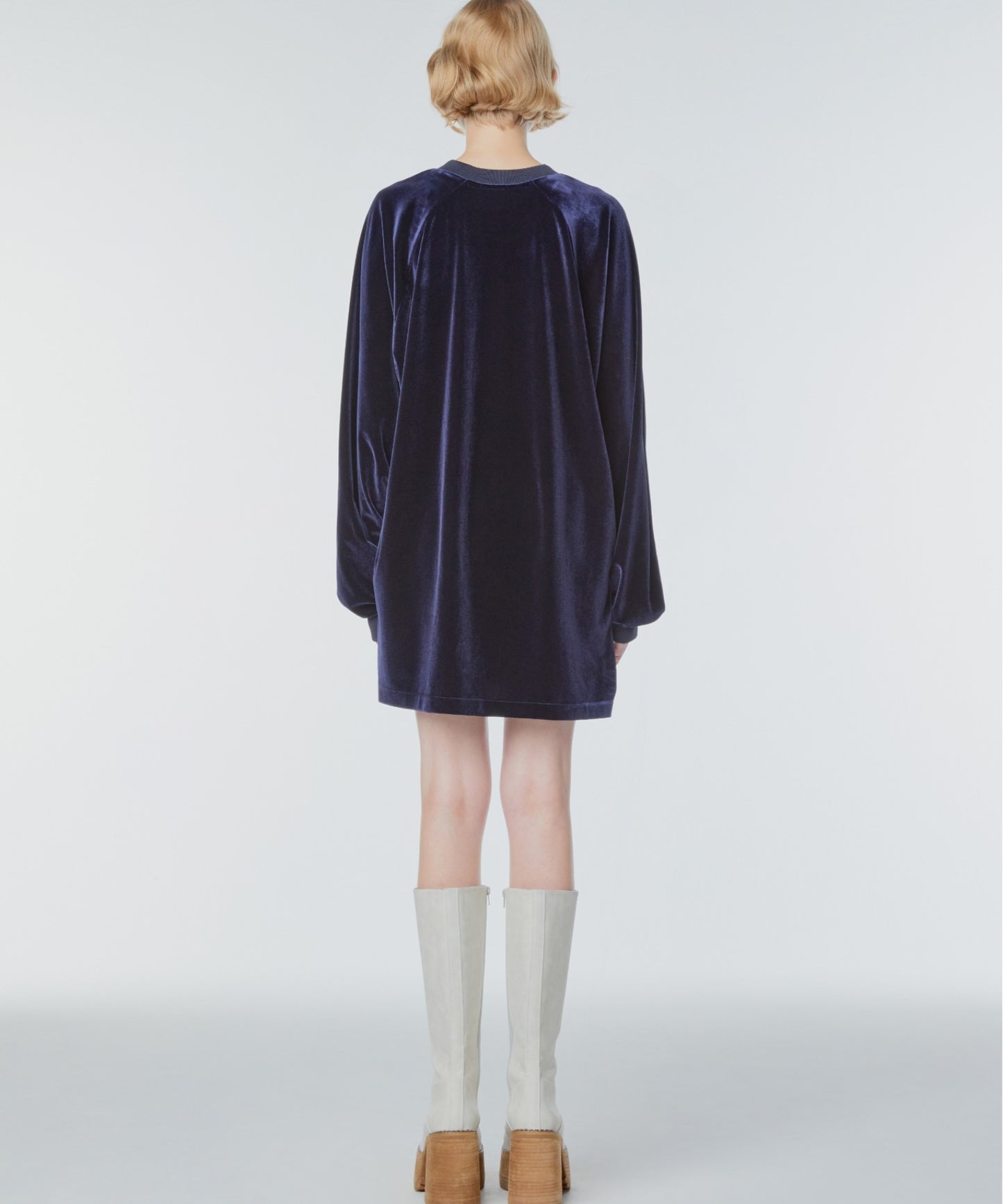 Sporty graphic velvet sweatshirt
