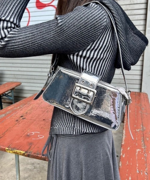 エナメルショルダーバッグ