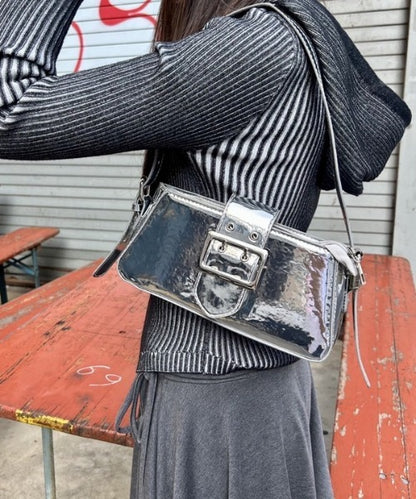 エナメルショルダーバッグ