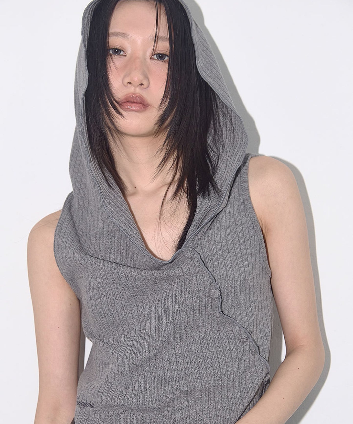 FANCY CLUB/ファンシークラブ BIRD COWL SLEEVELESS フードトップス